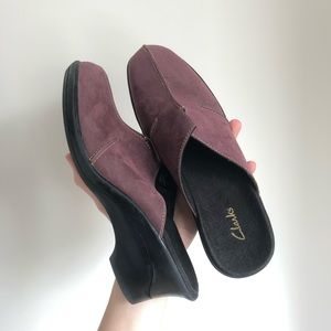 CLARKS SUEDE CLOGS